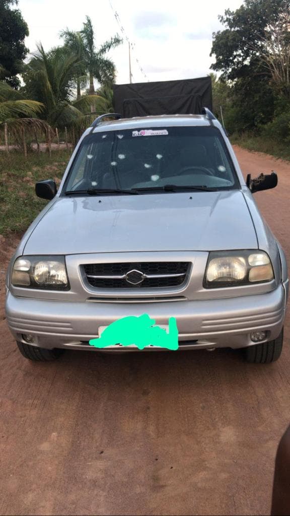 Discussão por causa de paredão de som teria acabado em tiros disparados contra carro de empresário na Lagoa do Bonfim