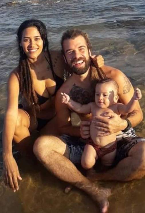 FOTO E VÍDEO: Gerente paulista e psicóloga potiguar vítimas de desabamento de parte de falésia moravam em Pipa com filho; homem morto foi personagem de reportagem nacional