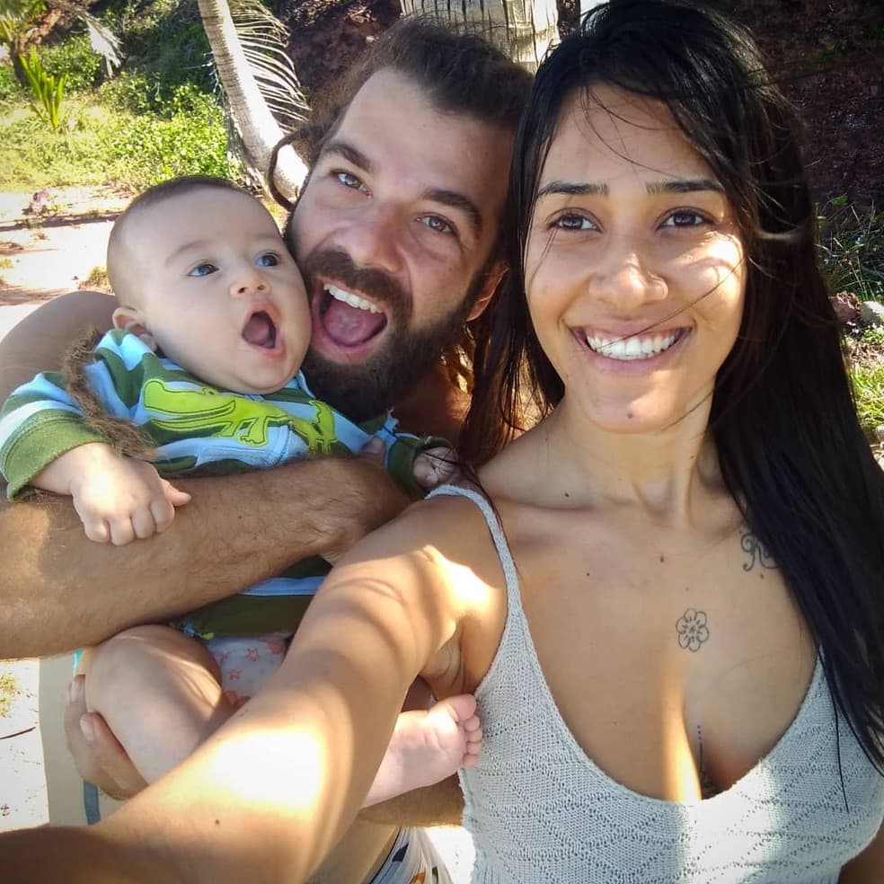 FOTO: Família morta em desabamento de falésia em Pipa é enterrada em Tibau do Sul