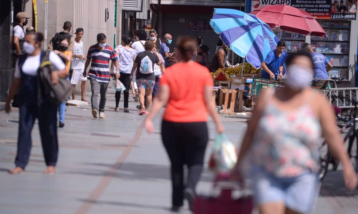 Expectativa de vida no Brasil sobe para 76,6 anos em 2019