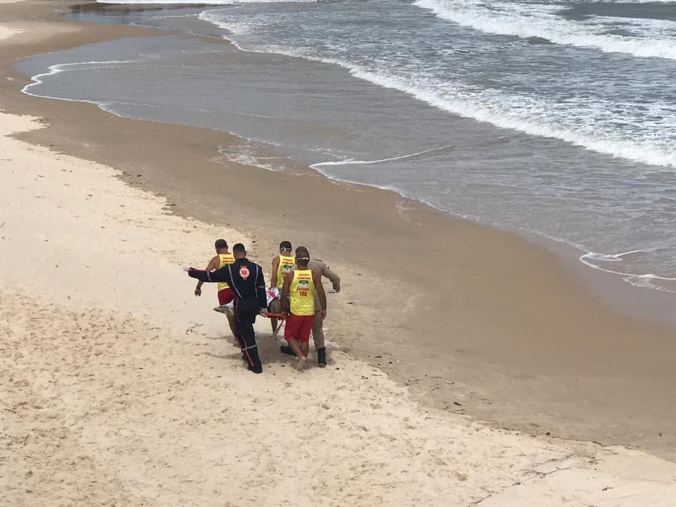 Banhista morre afogado e outro é resgatado com vida em praias da Zona Leste de Natal