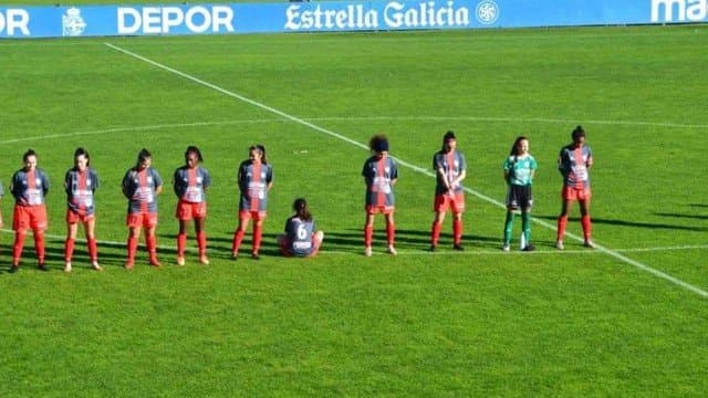 FOTO: Jogadora se recusa a homenagear Maradona, senta no gramado de costas e recebe ameaças de morte