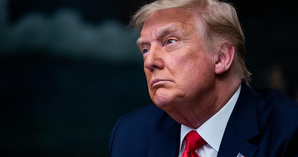 Trump surpreende, responde à jornalista e diz que concorda em desclassificar dados sobre UFOs