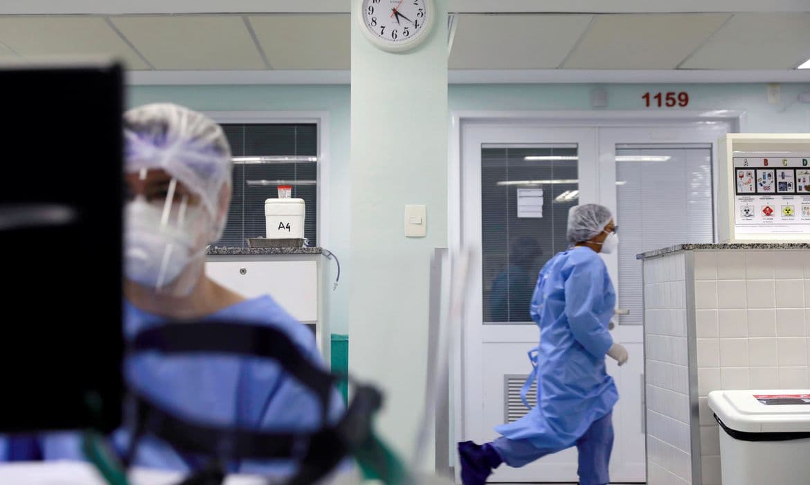 Brasil passa a exigir teste negativo de covid-19 para brasileiros e estrangeiros que vierem do exterior