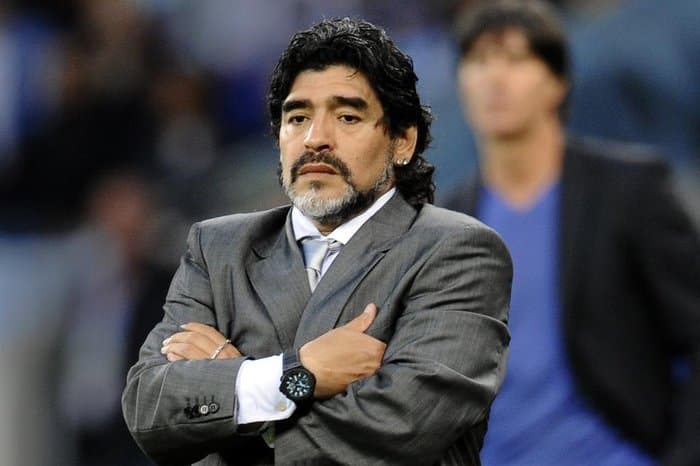 Autópsia de Diego Maradona não registra drogas ilegais nem álcool e aumenta evidências de erro médico