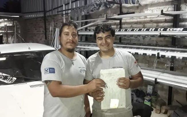FOTOS: Chefe dá carro de presente para funcionário que caminhava 1 hora até o trabalho