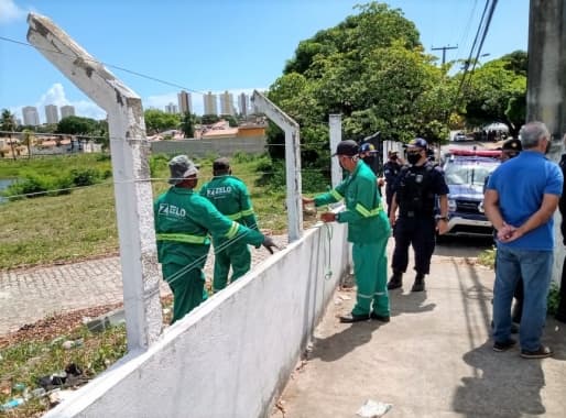 Guarda Municipal age em ocupação irregular dos canteiros da Av. das Alagoas, na Zona Sul de Natal
