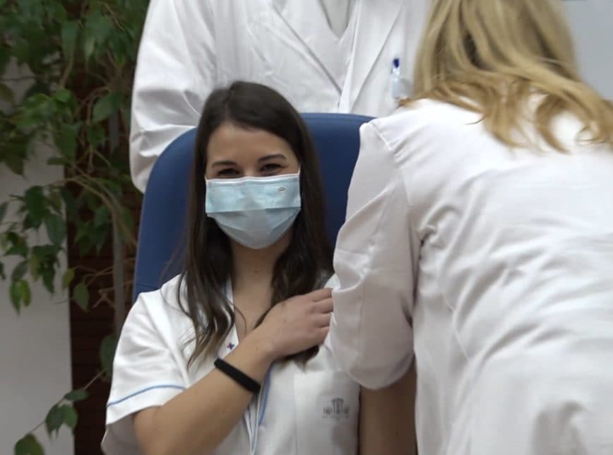 União Europeia começa vacinação contra a covid-19