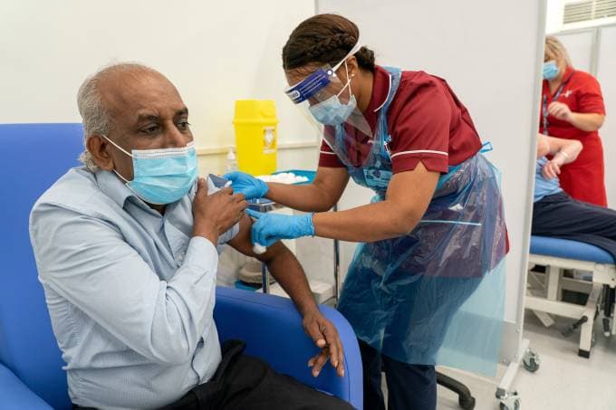 Covid-19: Menos de 15% do mundo detêm mais da metade do estoque de vacinas