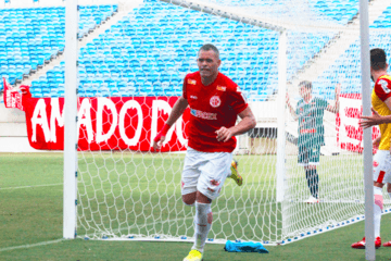 AMÉRICA: Paulinho Kobayashi celebra classificação e foca 3ª fase da Série D; Wallace Pernambucano encosta na ponta da artilharia
