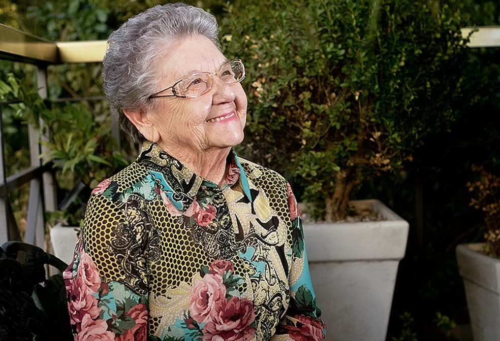 A VOVÓ DE TODOS ESTÁ BEM: Apresentadora Palmirinha recebe alta e deixa hospital em São Paulo