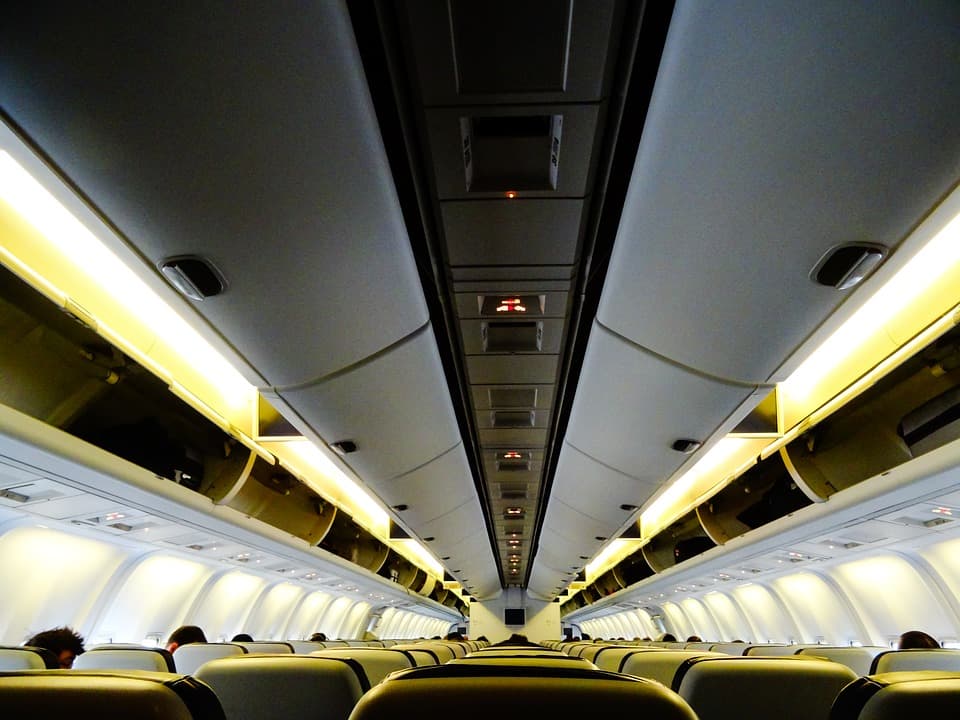 Após discussão dentro de avião, passageiro chama comissário de “viado” e tempo fecha em voo Fortaleza - Rio de Janeiro