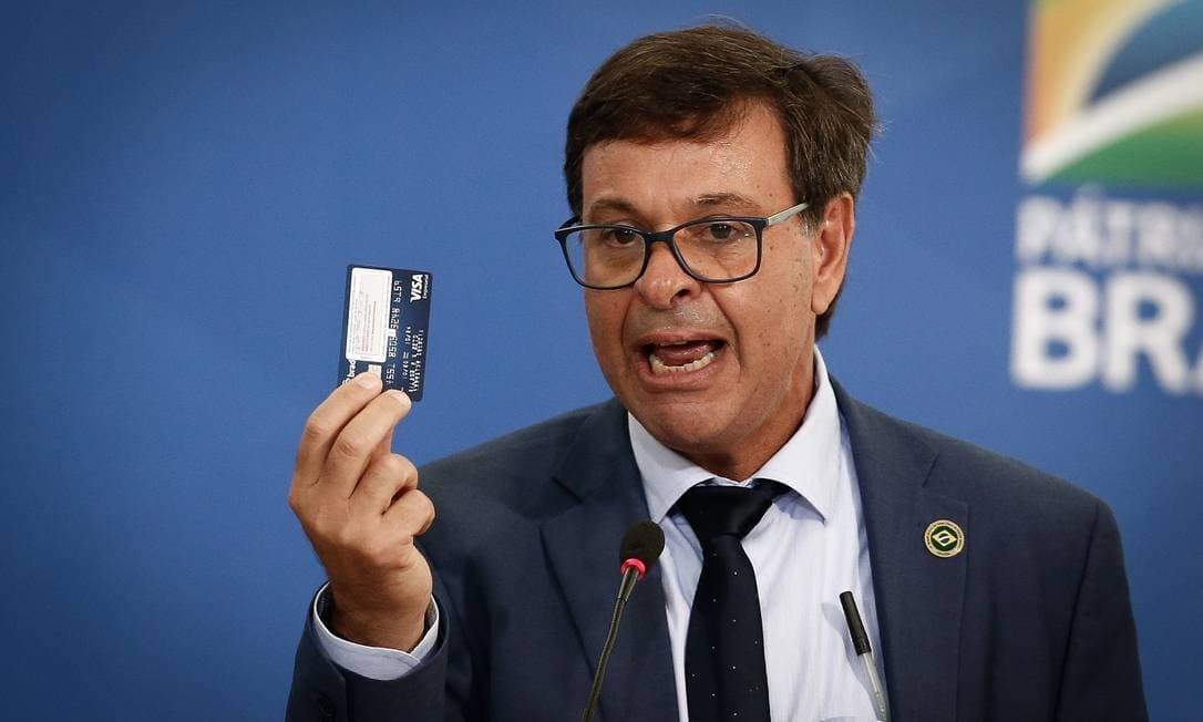 Novo ministro do Turismo faz apelo contra lockdowns