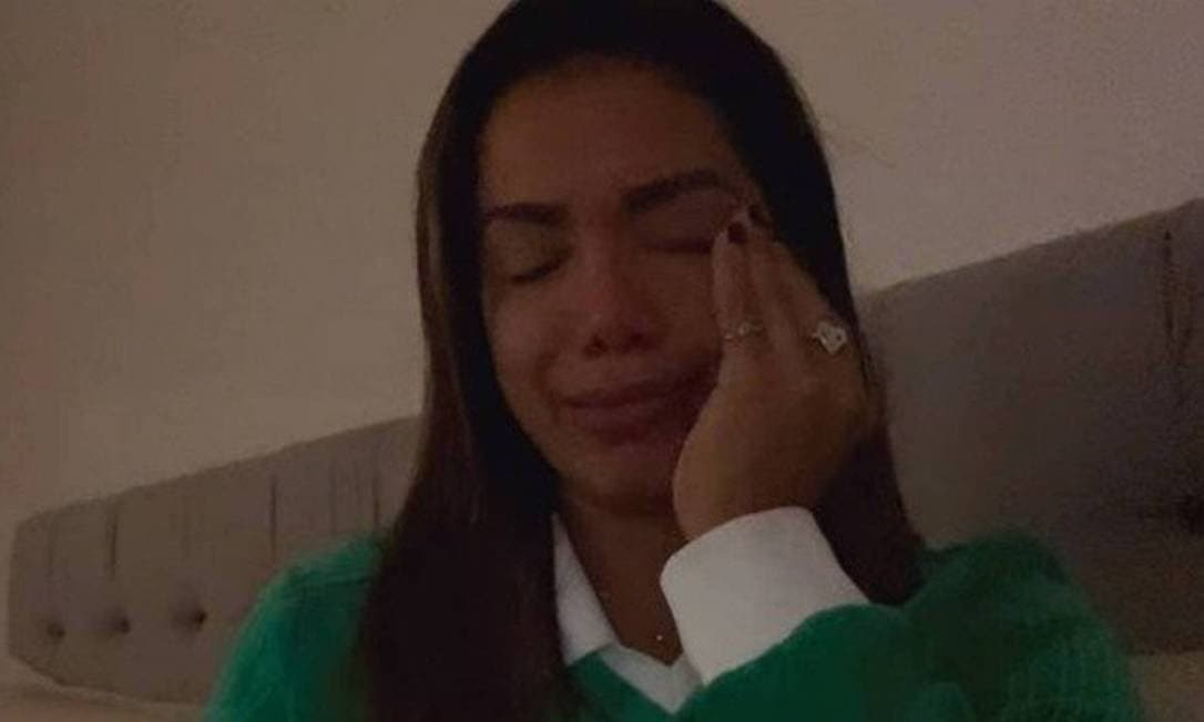 Anitta revela ter sido vítima de estupro aos 14 anos