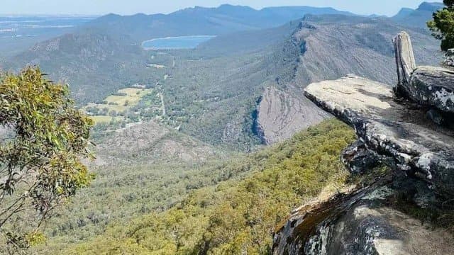 Turista morre ao cair de altura de 80 metros quando fazia selfie em penhasco na Austrália