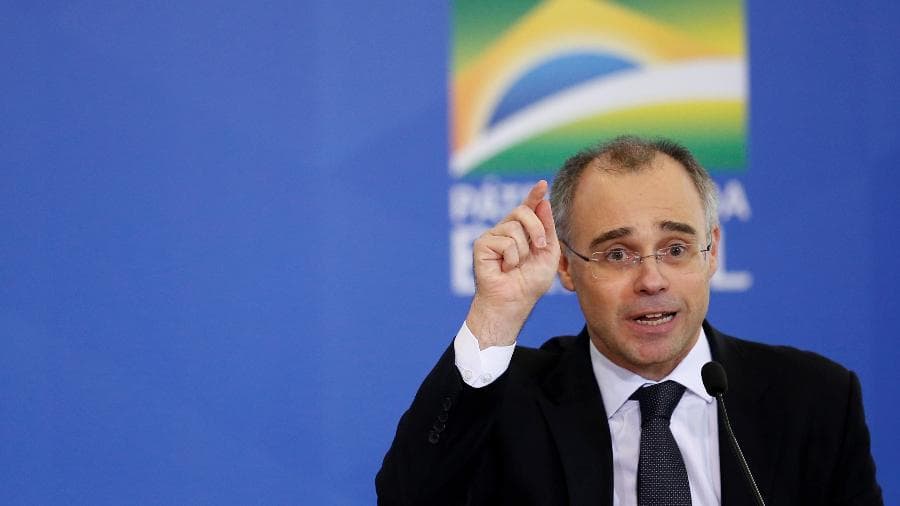 Ministro requisita abertura de inquérito para que PF investigue Ruy Castro após texto contra Bolsonaro