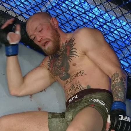Conor McGregor sofre 1º nocaute na carreira e pede por nova luta no UFC