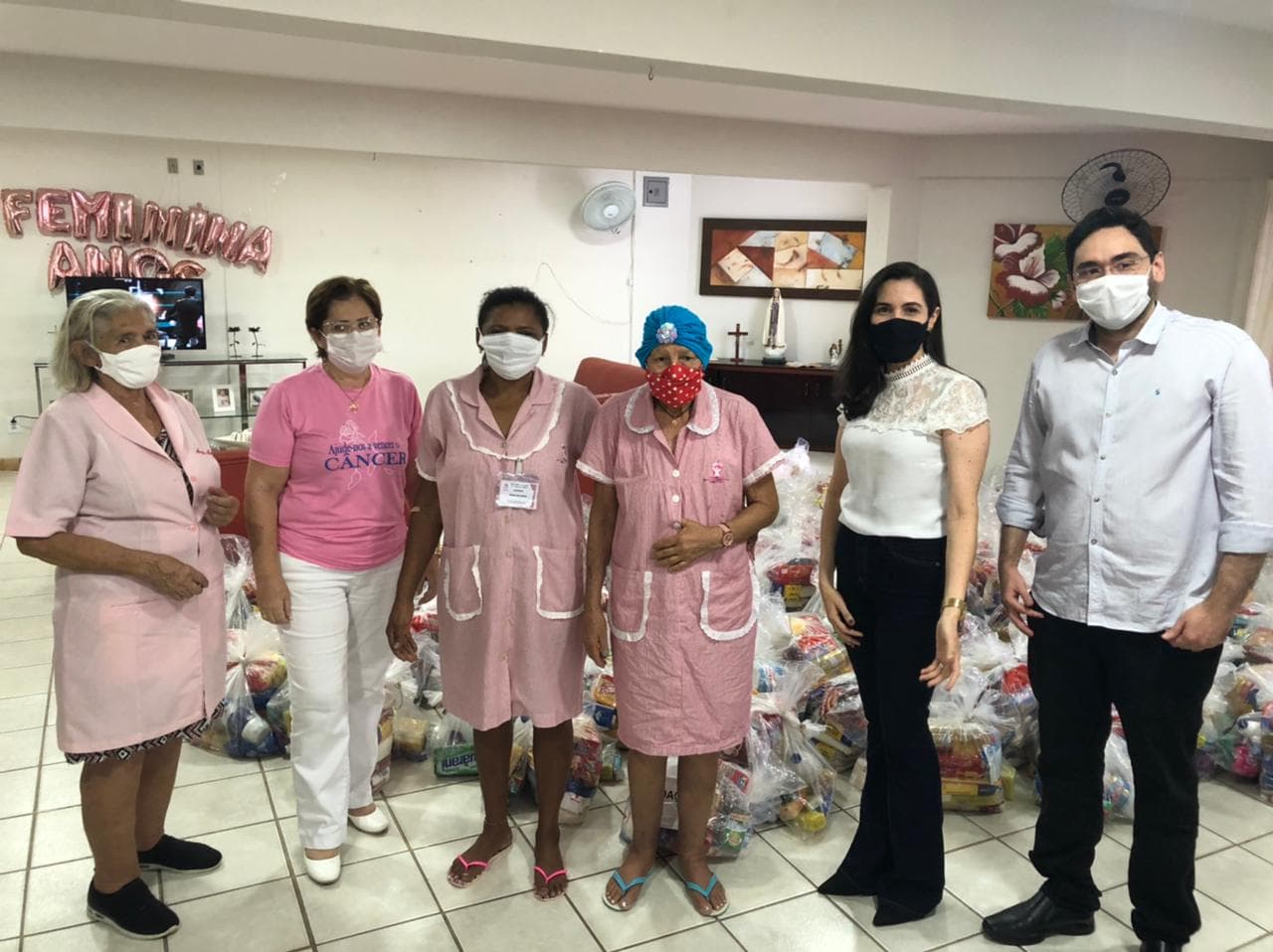 Rede Feminina de Combate ao Câncer recebe doação do Projeto Busão Solidário e Natal Card
