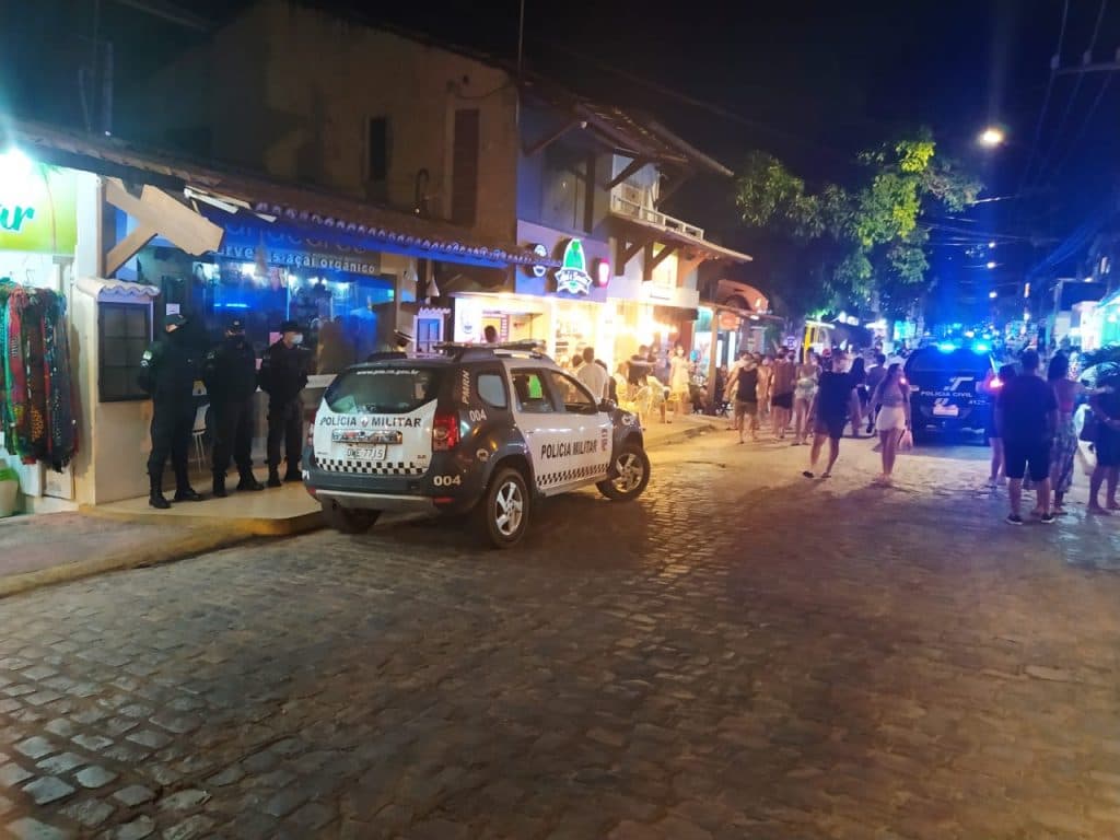 FOTOS: Pipa tem mais uma noite sem grande movimentação com a presença da polícia