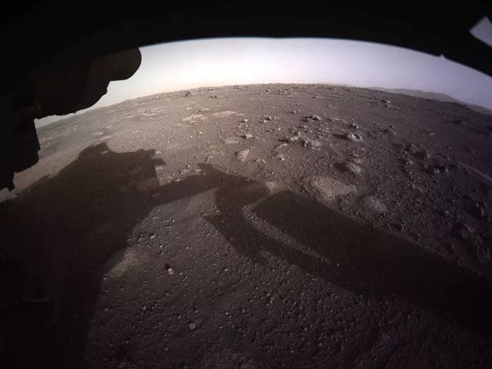 Nasa divulga primeira foto colorida de Marte captada pelo robô Perseverance