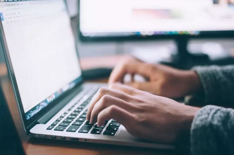 Startup dos EUA valoriza 345% durante pandemia com serviço que ajuda alunos a colar em provas online