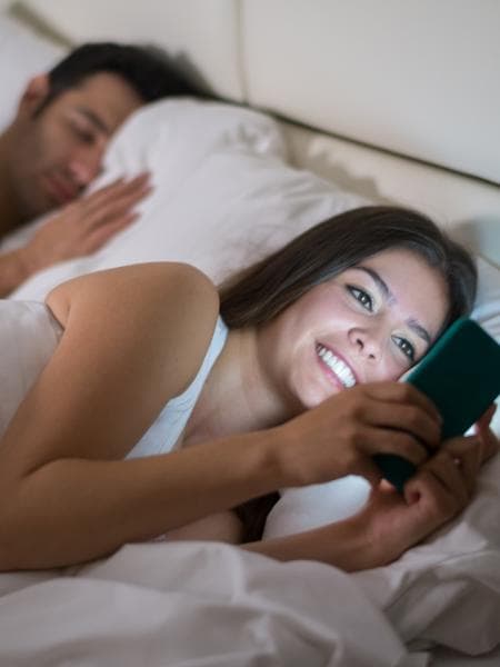 "Chip da Putaria": brasileiros adotam dois celulares para proteger dados