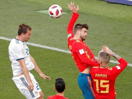 NOVA MUDANÇA NA REGRA: Lances de mão na bola vão ter nova interpretação a partir de julho
