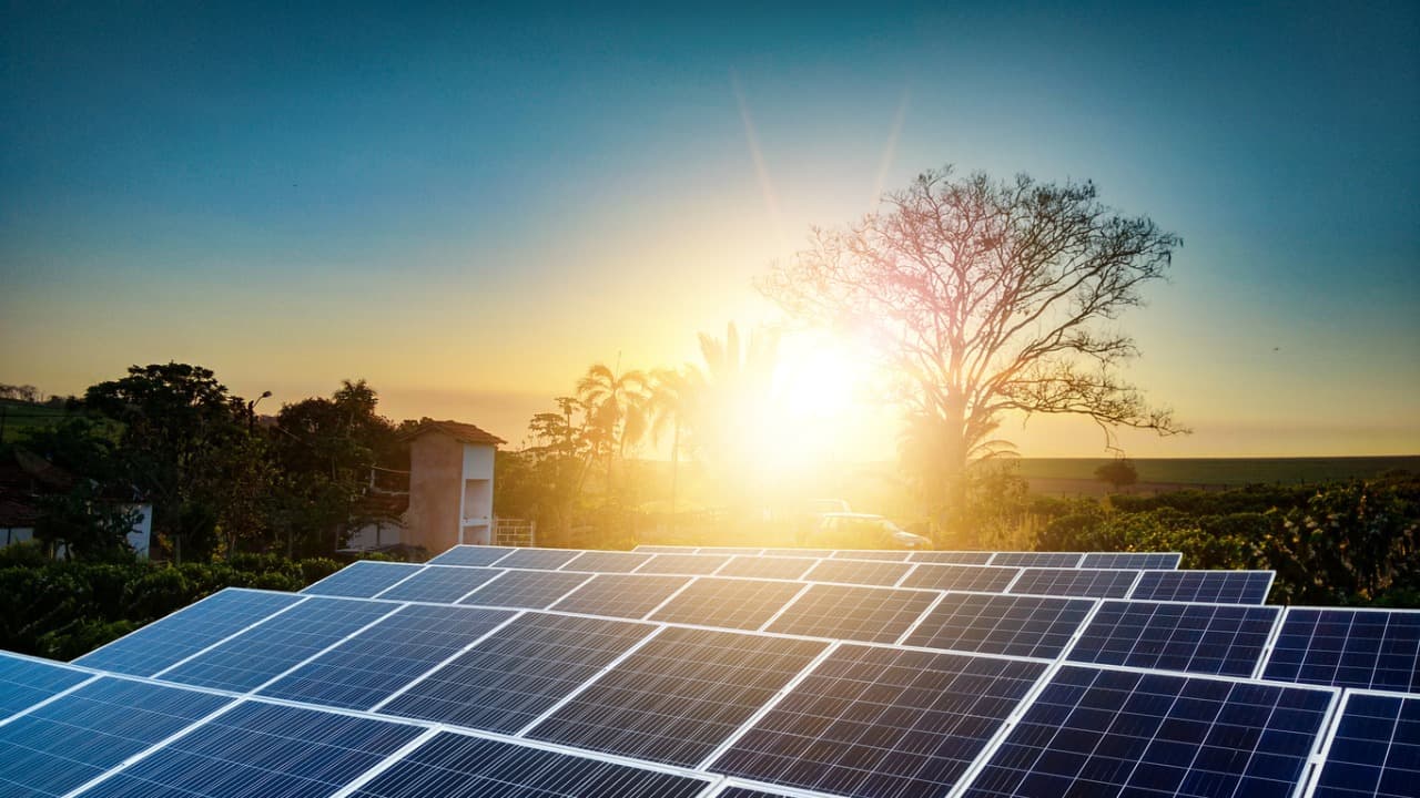 Conta de luz vai subir de novo no RN e cada vez mais empresas e residências buscam a Megga Solar