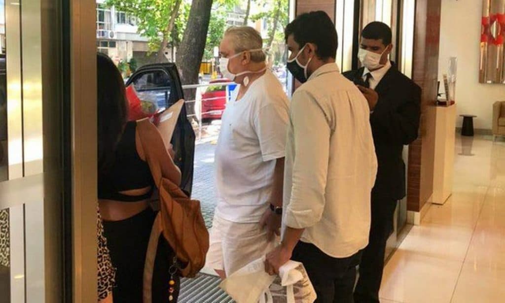 Branco, lateral do tetra, tem alta de hospital após quase um mês lutando contra a Covid-19