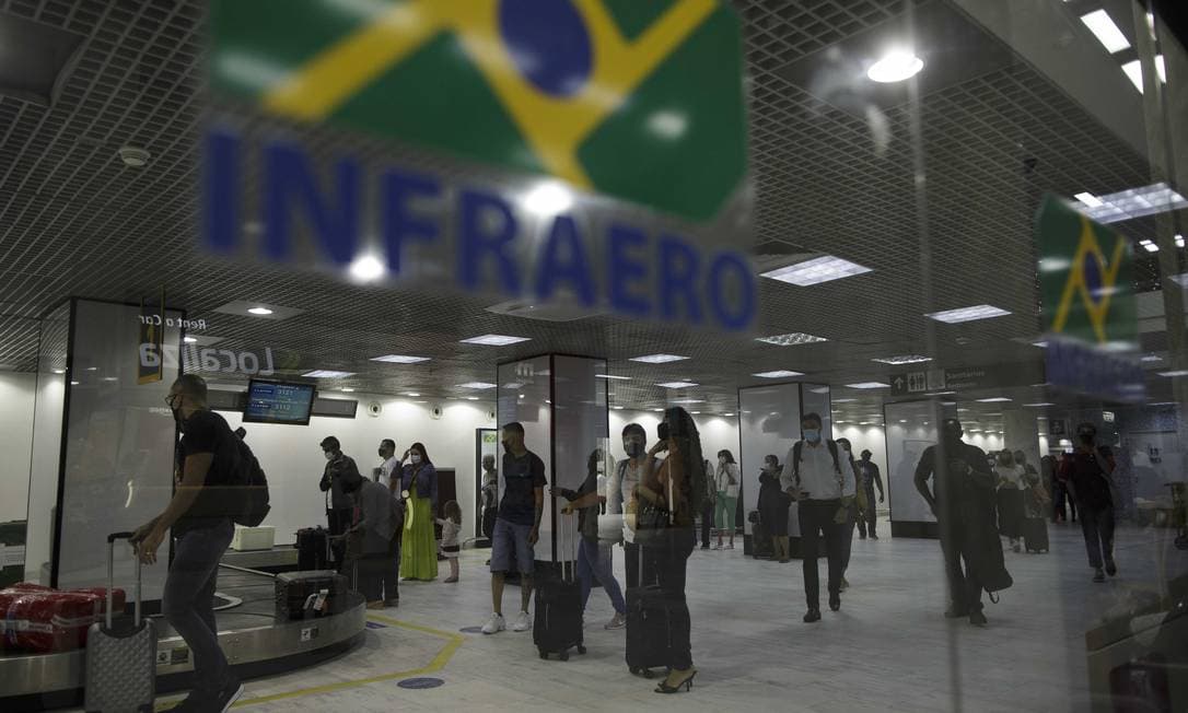 No Brasil, 84% das pessoas acham que visitantes só devem entrar no país com comprovante de vacinação contra a Covid, diz pesquisa
