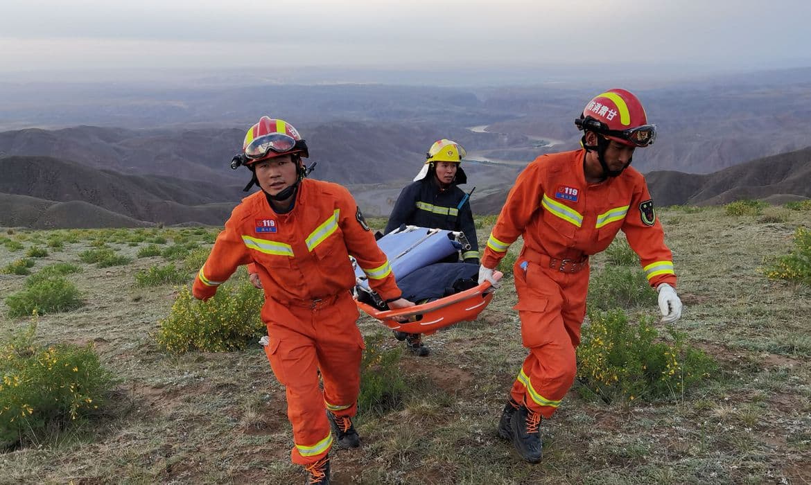 Desfiladeiros, colinas e mudança repentina de tempo: 21 atletas morrem em ultramaratona na China