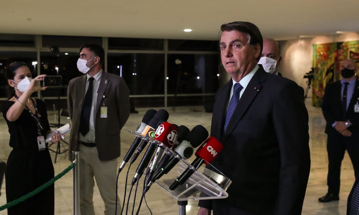 Bolsonaro sanciona projeto de lei para ajudar setores de turismo e entretenimento