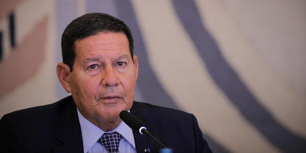 Sobre atos no país, Mourão ironiza se "tem aglomeração do bem agora?", discorda que governo não priorizou vacina e refuta suposto ‘gabinete paralelo'