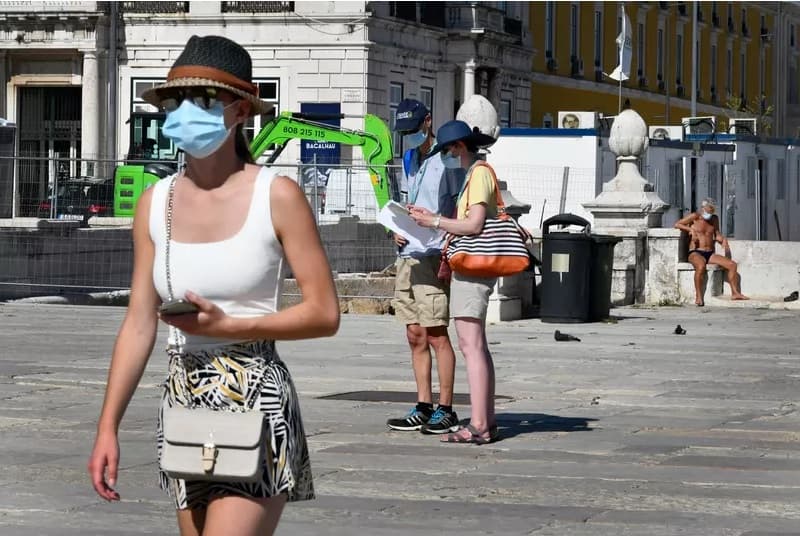 União Europeia vai reabrir fronteiras para turistas completamente vacinados