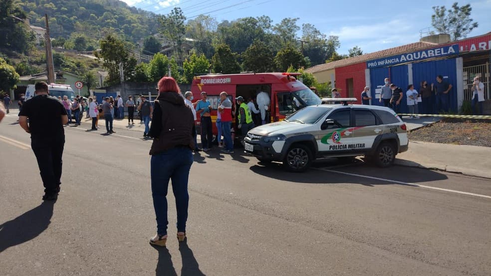 ATENTADO - TRAGÉDIA: Jovem invade creche e mata três bebês, uma professora e uma funcionária em Santa Catarina com golpes de facão