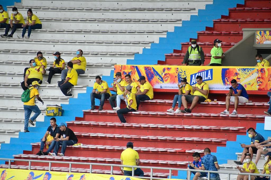 HIPOCRISIA? Argentina e Colômbia negaram sediar Copa América, mas jogo entre as duas seleções reuniu 10 mil torcedores