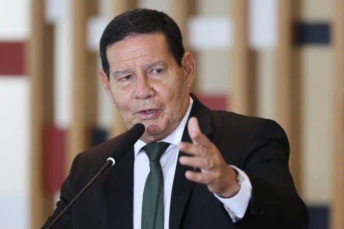 Mourão critica Tite e ironiza: "O Cuiabá está precisando de técnico"