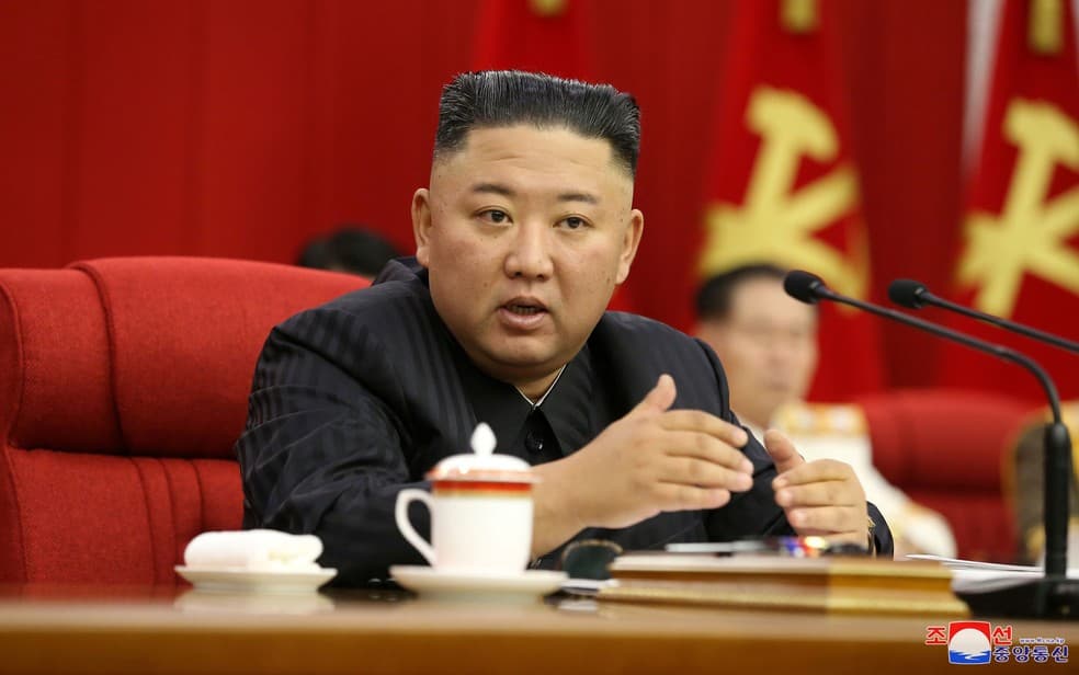 Kim Jong-un diz que Coreia do Norte deve se preparar para ‘diálogo e confronto' com EUA