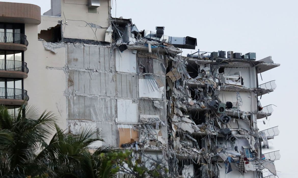 Flórida - (EUA): dezenas estão desaparecidos em desabamento de prédio