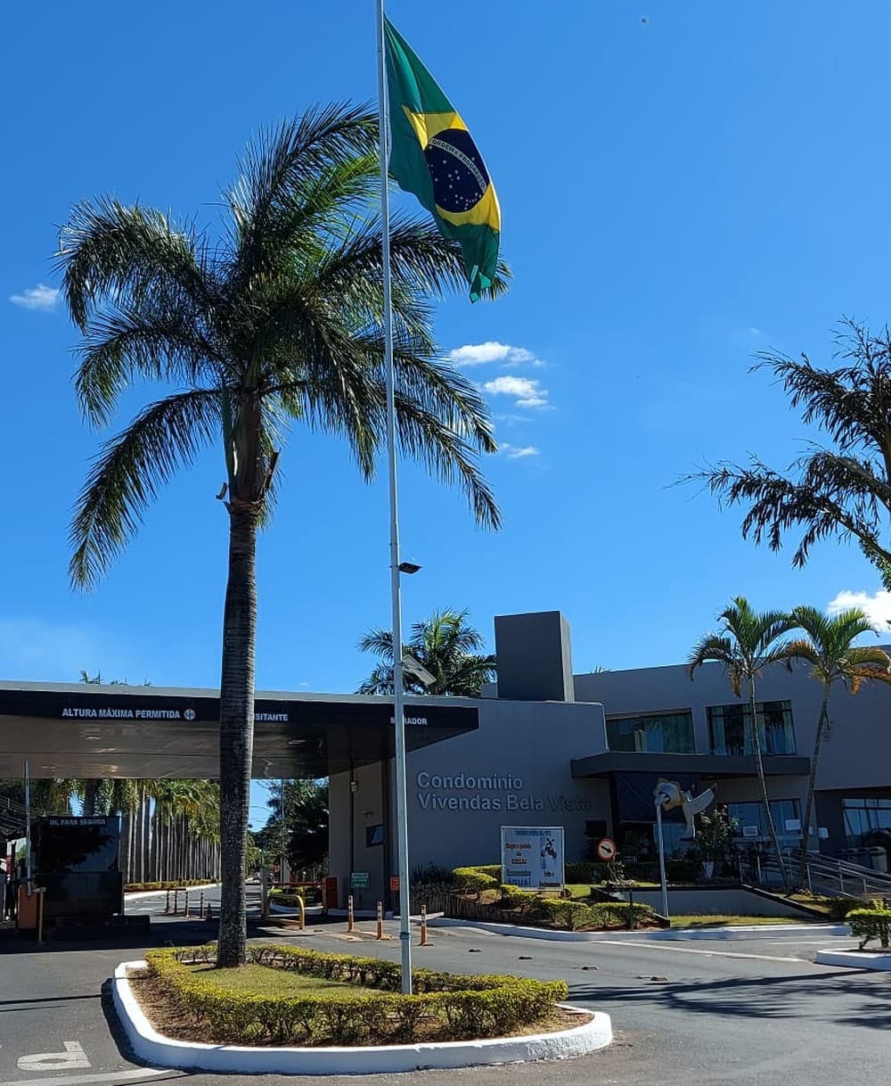 FALTA MAIS NADA PARA SE POLITIZAR NO PAÍS: Instalação de bandeira do Brasil em condomínio do DF gera polêmica entre moradores