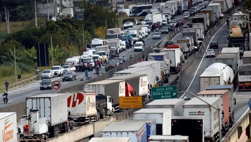 Câmara retoma discussão para votação do projeto de Bolsonaro para unificar ICMS sobre combustível com objetivo de suavizar variações de preços