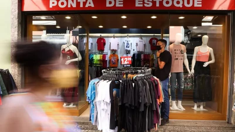 Vendas no comércio sobem 1,8% em abril, maior alta para o mês desde 2000