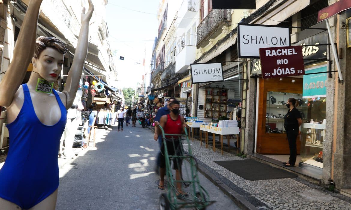 Confiança do consumidor atinge maior índice desde novembro de 2020