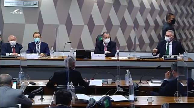 Dono do Madero chama senadores da CPI de palhaços e apoia Luciano Hang
