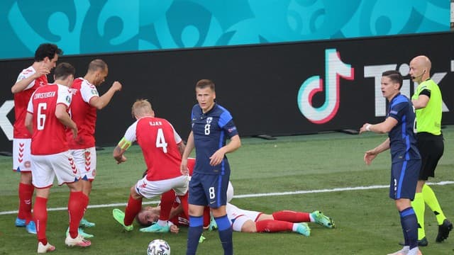 Jogador da Dinamarca cai desacordado em campo durante partida da Eurocopa
