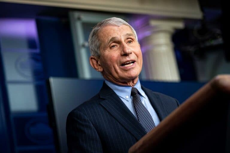 Conteúdo de 3,2 mil e-mails de Anthony Fauci vem a público com mensagens sobre uso de máscaras, e-mails para Bill Gates e origem da Covid
