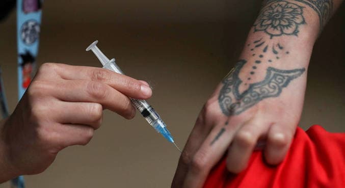 Mais de 2 bilhões de doses de vacinas contra covid já foram aplicadas em todo o mundo