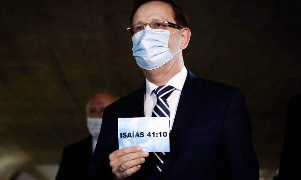 Alvo da CPI da Covid, Carlos Wizard pega passaporte e chega aos EUA no dia do nascimento de seu 19º neto
