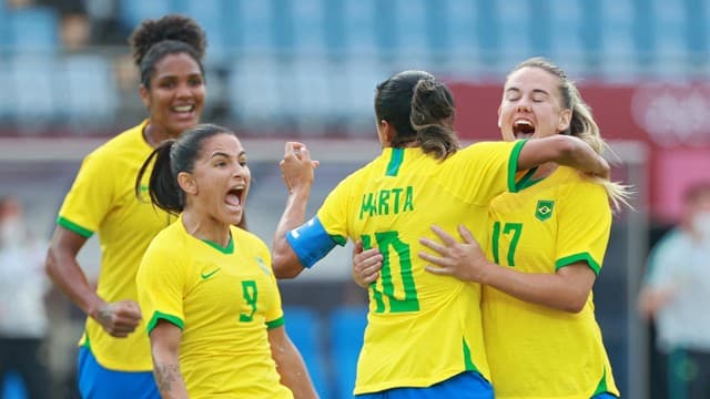 Com dois de Marta, Brasil estreia nas Olimpíadas com goleada sobre a China