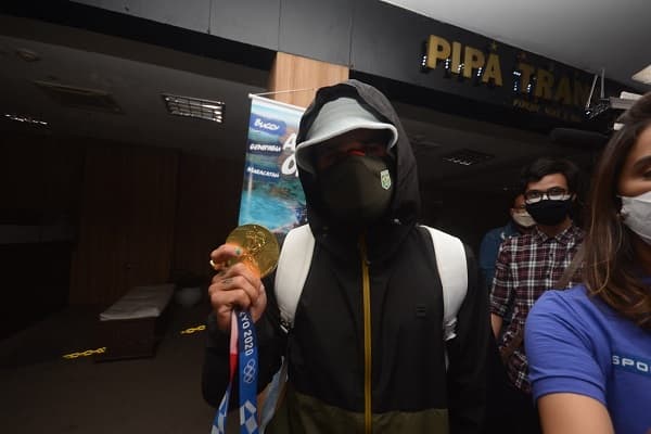 Ítalo Ferreira, ouro em Tóquio, desembarca no RN